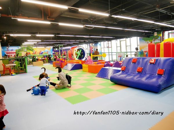 【松山區親子餐廳】跳跳蛙親子運動餐廳 專為小朋友設計的室內運動場所 玩中學習 訓練肌力感覺統合能力運動反應能力 (38).JPG