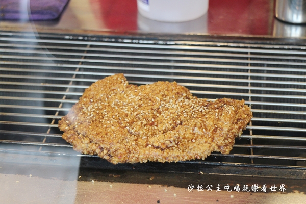 維縈家鄉碳烤雞排:天母人氣美食『維縈家鄉碳烤雞排』士林夜市排隊小吃/天母市集對面/美國學校旁