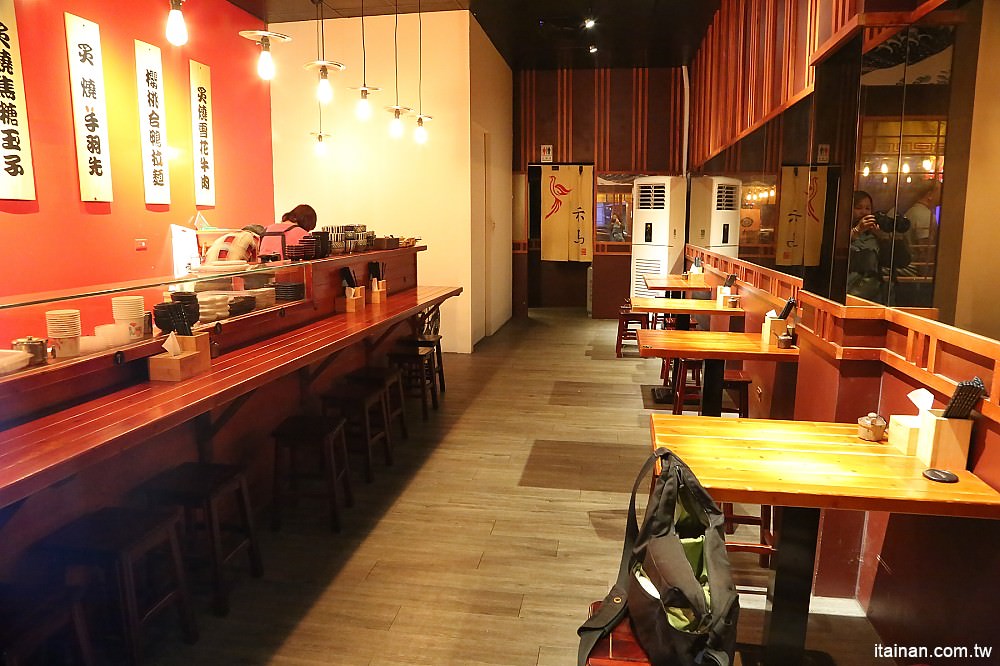 台南美食|赤鳥深夜炙燒拉麵-安平店:日韓創意混搭風,百來元就能吃到的炙燒豚肋排平價拉麵! - 台南好Food遊