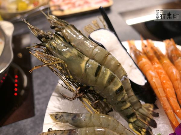 【桃園龜山美食】捌圓堂 (環球A8店)：和牛龍蝦帝王蟹鍋物專賣，人氣海老蝦盛合雙人套餐；頂級火鍋聚餐推薦，環球購物中心美食分享