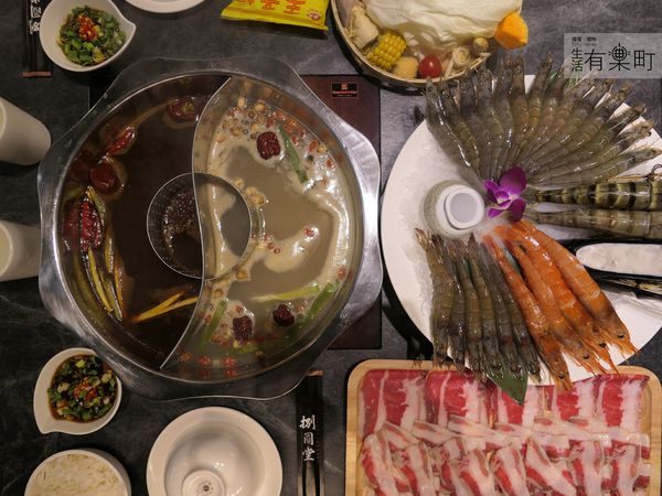 【桃園龜山美食】捌圓堂 (環球A8店)：和牛龍蝦帝王蟹鍋物專賣，人氣海老蝦盛合雙人套餐；頂級火鍋聚餐推薦，環球購物中心美食分享