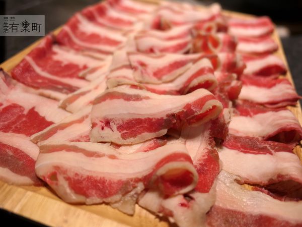 【桃園龜山美食】捌圓堂 (環球A8店)：和牛龍蝦帝王蟹鍋物專賣，人氣海老蝦盛合雙人套餐；頂級火鍋聚餐推薦，環球購物中心美食分享