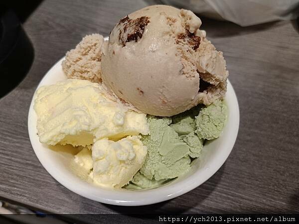 肉老大頂級肉品涮涮鍋 中山錦西店/在民權西路站與雙連站之間,