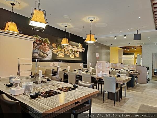 肉老大頂級肉品涮涮鍋 中山錦西店/在民權西路站與雙連站之間,
