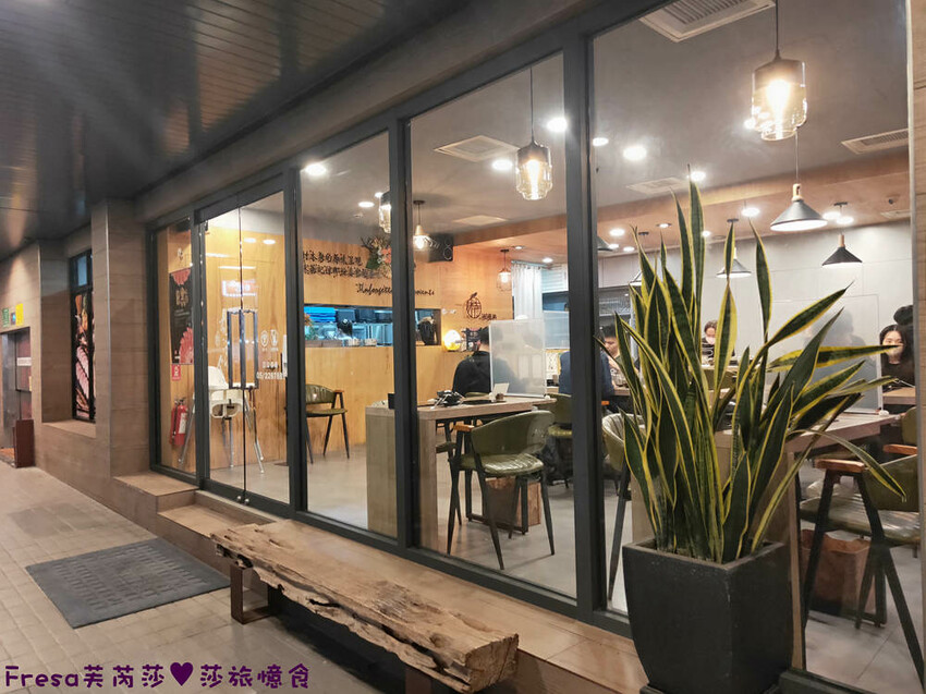 嘉義飯店【福泰桔子商旅】日式房型秒飛日本度假趣.完善舒適的背包客房超大交誼聽│嘉義文化店 - Fresa芙芮莎♥莎旅憶食