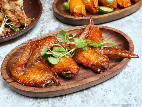 N.N. Thai Thai：台中美食│N.N. Thai Thai〃東海商圈泰式料理推薦!!文青好拍，餐點也好好吃，讓人一訪再訪~