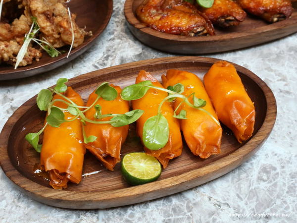 N.N. Thai Thai：台中美食│N.N. Thai Thai〃東海商圈泰式料理推薦!!文青好拍，餐點也好好吃，讓人一訪再訪~