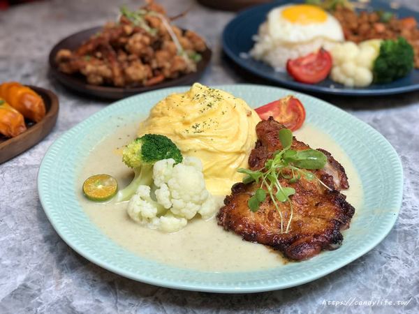 N.N. Thai Thai：台中美食│N.N. Thai Thai〃東海商圈泰式料理推薦!!文青好拍，餐點也好好吃，讓人一訪再訪~