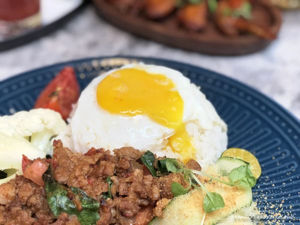 N.N. Thai Thai：台中美食│N.N. Thai Thai〃東海商圈泰式料理推薦!!文青好拍，餐點也好好吃，讓人一訪再訪~