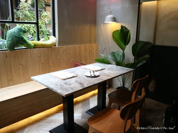 N.N. Thai Thai：台中美食│N.N. Thai Thai〃東海商圈泰式料理推薦!!文青好拍，餐點也好好吃，讓人一訪再訪~