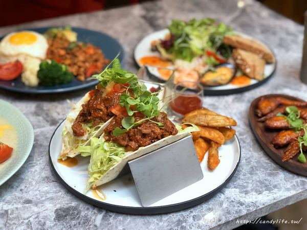 N.N. Thai Thai：台中美食│N.N. Thai Thai〃東海商圈泰式料理推薦!!文青好拍，餐點也好好吃，讓人一訪再訪~