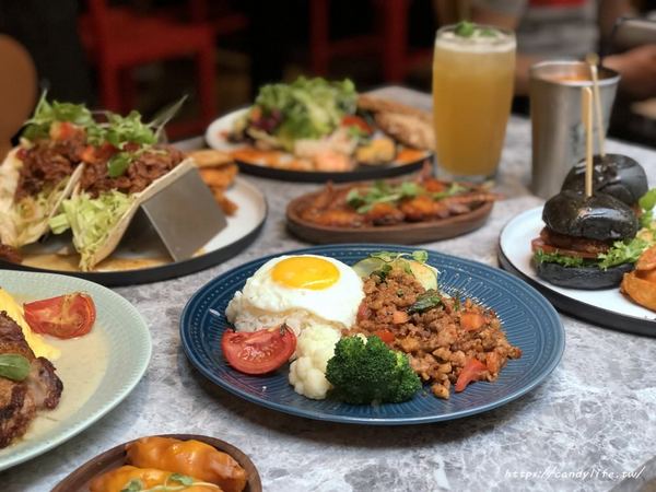 N.N. Thai Thai：台中美食│N.N. Thai Thai〃東海商圈泰式料理推薦!!文青好拍，餐點也好好吃，讓人一訪再訪~