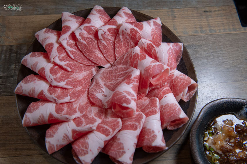 桃園火鍋推薦》金鍋盃桃園店 - 重量級航空母艦海鮮盤 成功路頂級美味鍋物 - 時空幻境 凌雲江海清