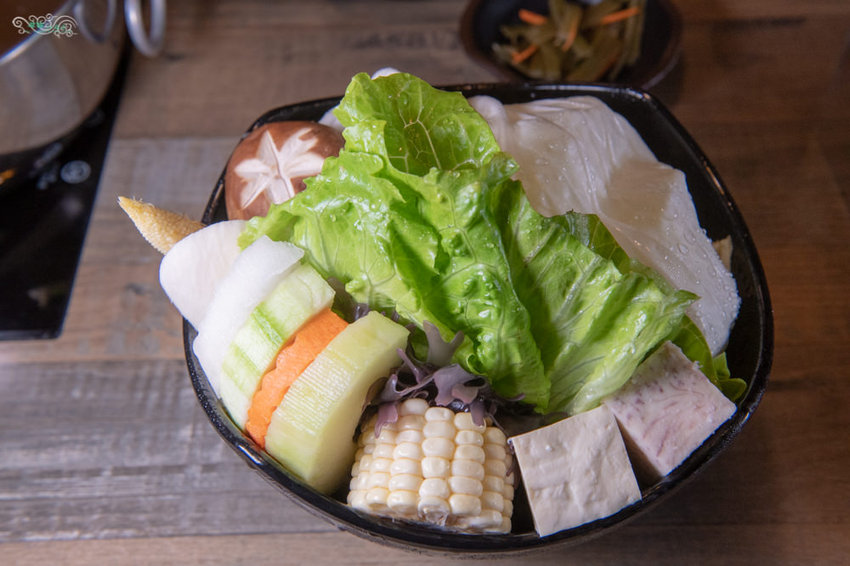 桃園火鍋推薦》金鍋盃桃園店 - 重量級航空母艦海鮮盤 成功路頂級美味鍋物 - 時空幻境 凌雲江海清