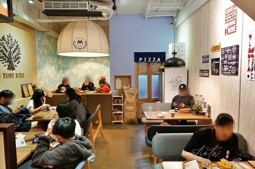 【新北】金山｜小瑪克手工披薩專賣店，燙得要死的薄皮炸雞是王道，厚厚起司Pizza也好吃