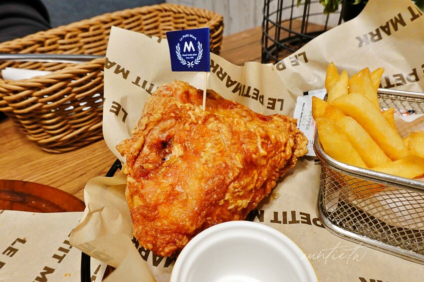 【新北】金山｜小瑪克手工披薩專賣店，燙得要死的薄皮炸雞是王道，厚厚起司Pizza也好吃