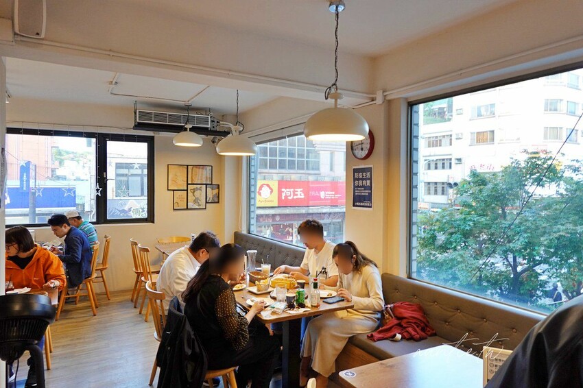 【新北】金山｜小瑪克手工披薩專賣店，燙得要死的薄皮炸雞是王道，厚厚起司Pizza也好吃