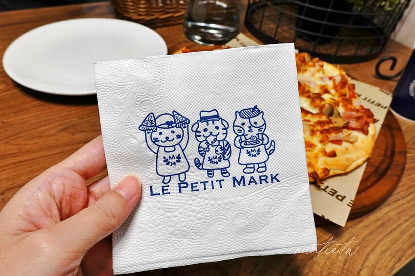 【新北】金山｜小瑪克手工披薩專賣店，燙得要死的薄皮炸雞是王道，厚厚起司Pizza也好吃