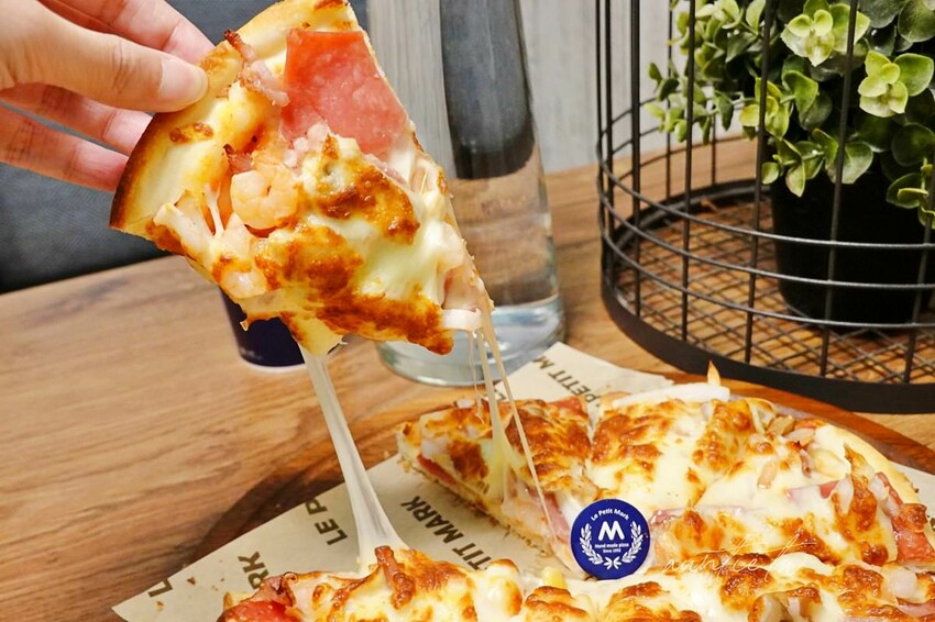 【新北】金山｜小瑪克手工披薩專賣店，燙得要死的薄皮炸雞是王道，厚厚起司Pizza也好吃