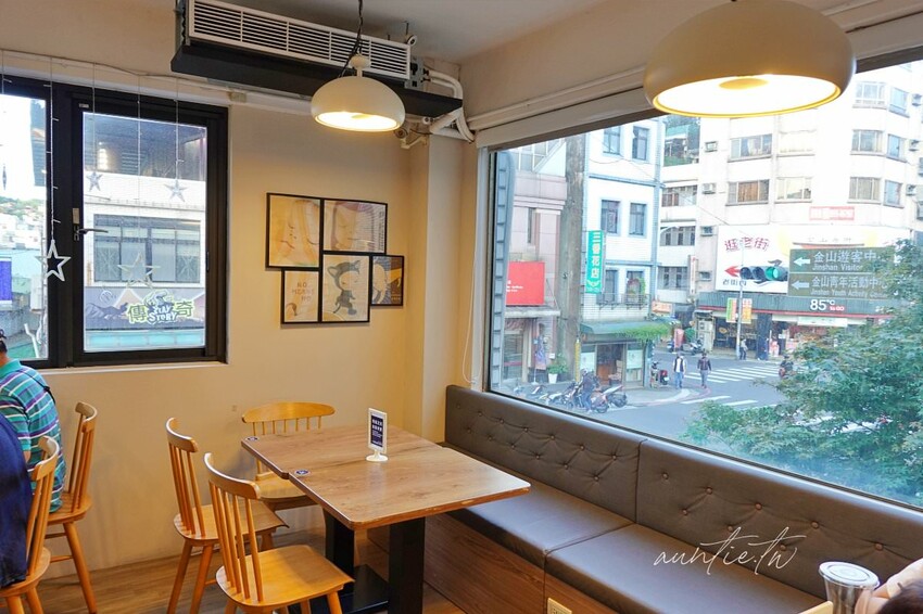 【新北】金山｜小瑪克手工披薩專賣店，燙得要死的薄皮炸雞是王道，厚厚起司Pizza也好吃