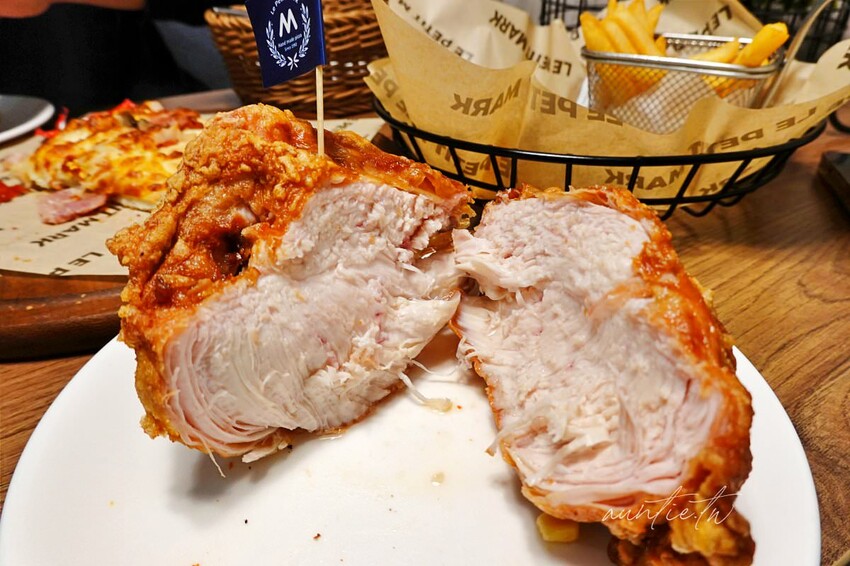 【新北】金山｜小瑪克手工披薩專賣店，燙得要死的薄皮炸雞是王道，厚厚起司Pizza也好吃