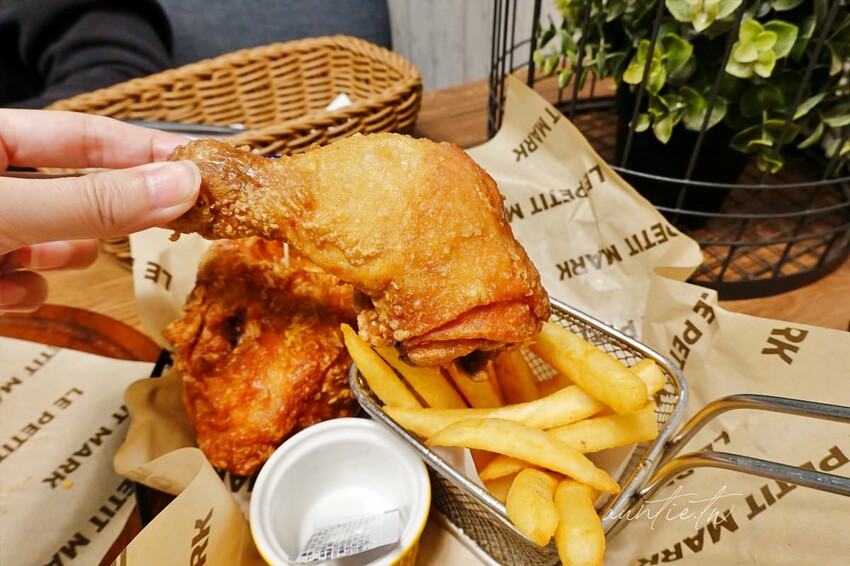 【新北】金山｜小瑪克手工披薩專賣店，燙得要死的薄皮炸雞是王道，厚厚起司Pizza也好吃