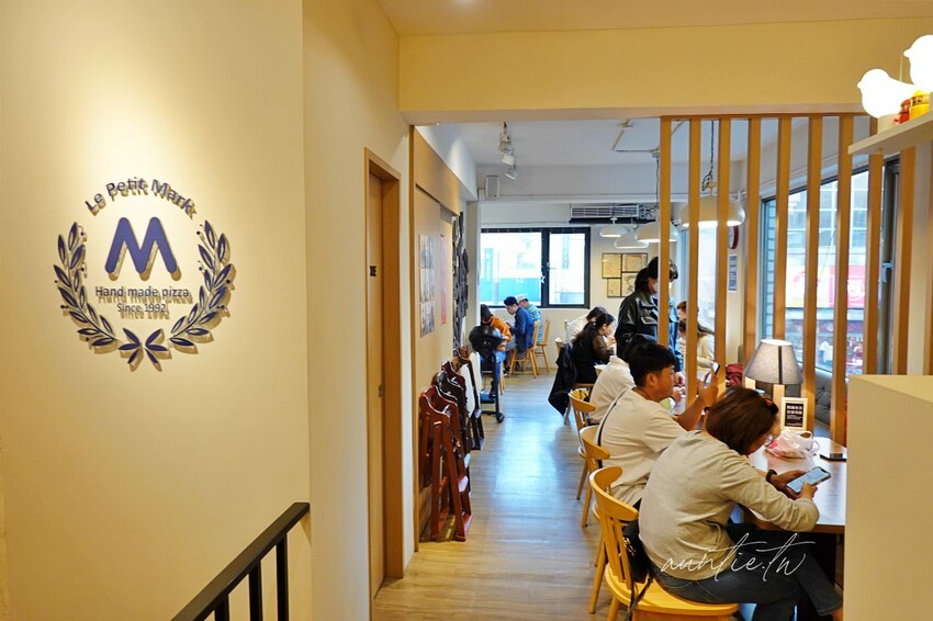 【新北】金山｜小瑪克手工披薩專賣店，燙得要死的薄皮炸雞是王道，厚厚起司Pizza也好吃