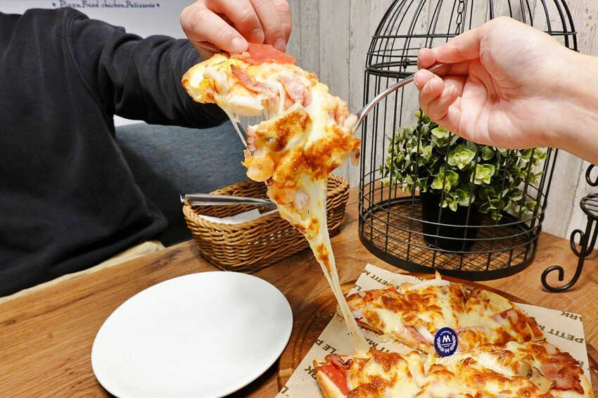 【新北】金山｜小瑪克手工披薩專賣店，燙得要死的薄皮炸雞是王道，厚厚起司Pizza也好吃