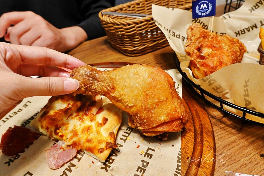 【新北】金山｜小瑪克手工披薩專賣店，燙得要死的薄皮炸雞是王道，厚厚起司Pizza也好吃