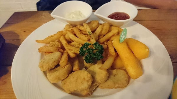 Lovely童話花園(花園店)：高雄~Lovely童話花園~創意義式料理~充滿童趣的大野狼與小紅帽~夢幻少女系甜點~熱戀草莓甜心蜜糖吐司~