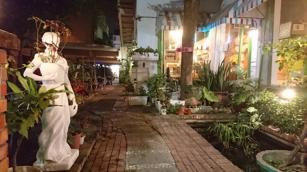 Lovely童話花園(花園店)：高雄~Lovely童話花園~創意義式料理~充滿童趣的大野狼與小紅帽~夢幻少女系甜點~熱戀草莓甜心蜜糖吐司~