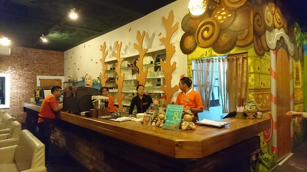 Lovely童話花園(花園店)：高雄~Lovely童話花園~創意義式料理~充滿童趣的大野狼與小紅帽~夢幻少女系甜點~熱戀草莓甜心蜜糖吐司~