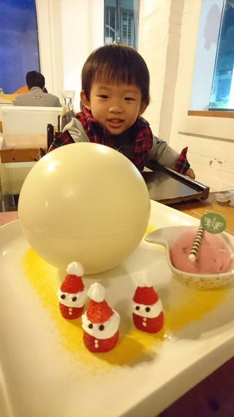 Lovely童話花園(花園店)：高雄~Lovely童話花園~創意義式料理~充滿童趣的大野狼與小紅帽~夢幻少女系甜點~熱戀草莓甜心蜜糖吐司~