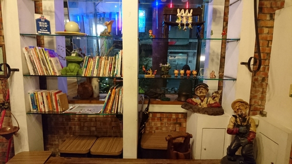 Lovely童話花園(花園店)：高雄~Lovely童話花園~創意義式料理~充滿童趣的大野狼與小紅帽~夢幻少女系甜點~熱戀草莓甜心蜜糖吐司~