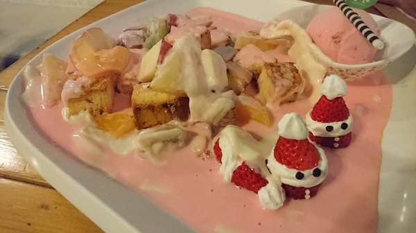 Lovely童話花園(花園店)：高雄~Lovely童話花園~創意義式料理~充滿童趣的大野狼與小紅帽~夢幻少女系甜點~熱戀草莓甜心蜜糖吐司~