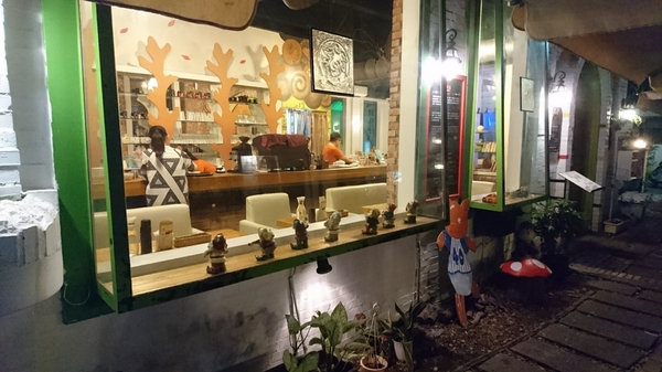 Lovely童話花園(花園店)：高雄~Lovely童話花園~創意義式料理~充滿童趣的大野狼與小紅帽~夢幻少女系甜點~熱戀草莓甜心蜜糖吐司~