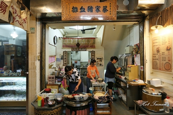 蔡三毛豬血攤:【台南美食】古早味銅板美食!來一碗肥瘦任選的肉燥飯吧:蔡三毛豬血攤