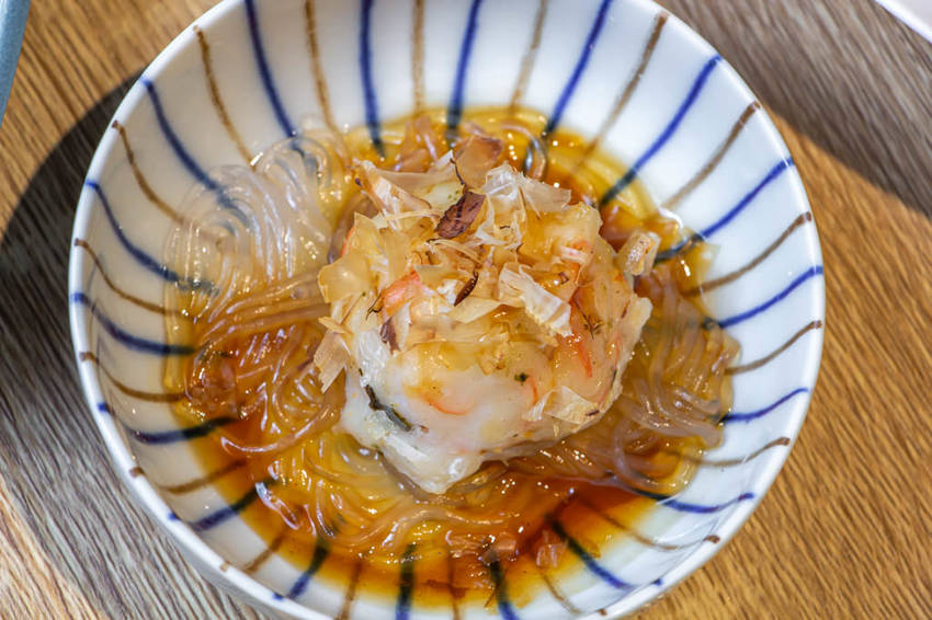 一貫手作壽司，中科商圈人氣美食，食材新鮮用料實在，用餐環境舒適有氣氛。 - 微笑Joe幸運