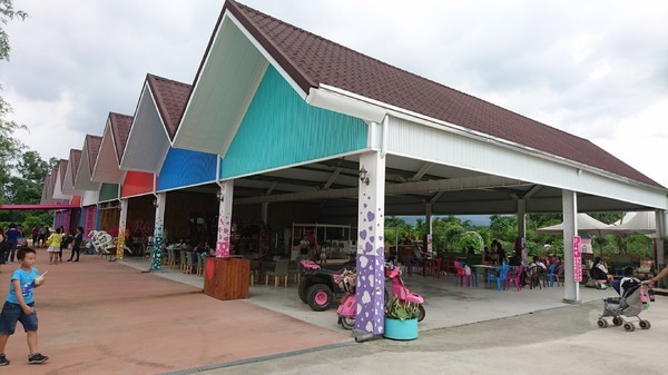 古坑珍‧粉紅城堡 水漾森林敎堂：雲林古坑~珍粉紅城堡 水漾森林敎堂~繽紛彩虹步道~超夢幻超浪漫~好拍到嫑嫑的~婚紗拍照打卡的好地方~