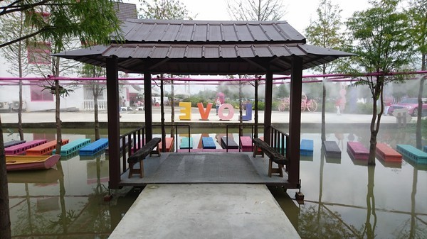 古坑珍‧粉紅城堡 水漾森林敎堂：雲林古坑~珍粉紅城堡 水漾森林敎堂~繽紛彩虹步道~超夢幻超浪漫~好拍到嫑嫑的~婚紗拍照打卡的好地方~