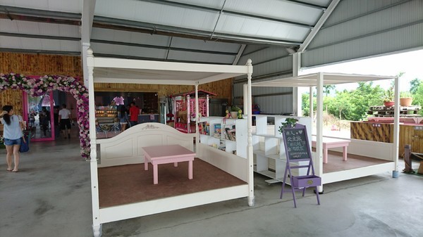 古坑珍‧粉紅城堡 水漾森林敎堂：雲林古坑~珍粉紅城堡 水漾森林敎堂~繽紛彩虹步道~超夢幻超浪漫~好拍到嫑嫑的~婚紗拍照打卡的好地方~