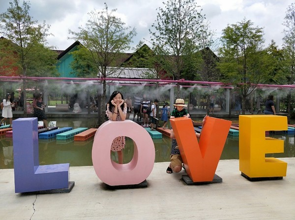 古坑珍‧粉紅城堡 水漾森林敎堂：雲林古坑~珍粉紅城堡 水漾森林敎堂~繽紛彩虹步道~超夢幻超浪漫~好拍到嫑嫑的~婚紗拍照打卡的好地方~