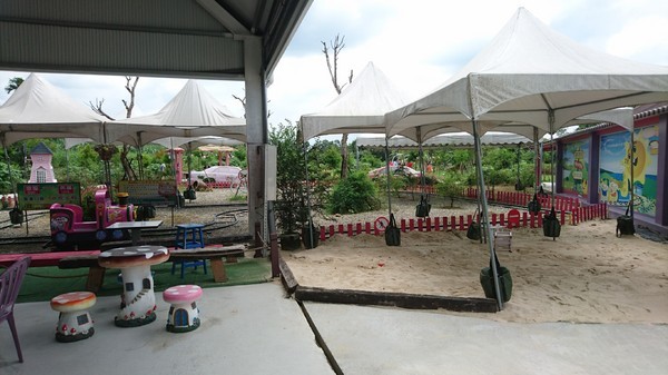 古坑珍‧粉紅城堡 水漾森林敎堂：雲林古坑~珍粉紅城堡 水漾森林敎堂~繽紛彩虹步道~超夢幻超浪漫~好拍到嫑嫑的~婚紗拍照打卡的好地方~