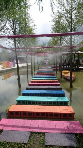 古坑珍‧粉紅城堡 水漾森林敎堂：雲林古坑~珍粉紅城堡 水漾森林敎堂~繽紛彩虹步道~超夢幻超浪漫~好拍到嫑嫑的~婚紗拍照打卡的好地方~