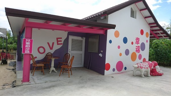 古坑珍‧粉紅城堡 水漾森林敎堂：雲林古坑~珍粉紅城堡 水漾森林敎堂~繽紛彩虹步道~超夢幻超浪漫~好拍到嫑嫑的~婚紗拍照打卡的好地方~