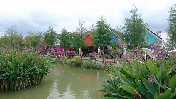 古坑珍‧粉紅城堡 水漾森林敎堂：雲林古坑~珍粉紅城堡 水漾森林敎堂~繽紛彩虹步道~超夢幻超浪漫~好拍到嫑嫑的~婚紗拍照打卡的好地方~