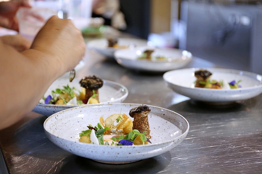 芾飲食實驗室 在森林中尋覓食材 創造自然互動情境 讓吃飯變得更有趣 - 雪倫情報局