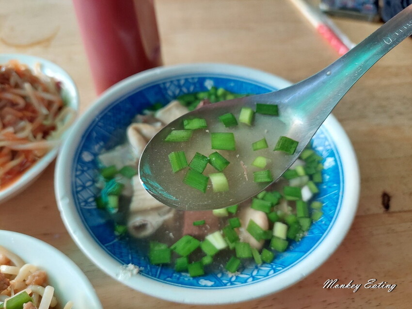 【台中后里】炸粿生｜人氣炸蚵嗲肉嗲炒麵，后里三代老店，隱藏后里第一公有零售市場美食 - 貪吃猴的幻想