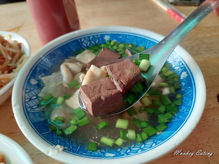 【台中后里】炸粿生｜人氣炸蚵嗲肉嗲炒麵，后里三代老店，隱藏后里第一公有零售市場美食 - 貪吃猴的幻想