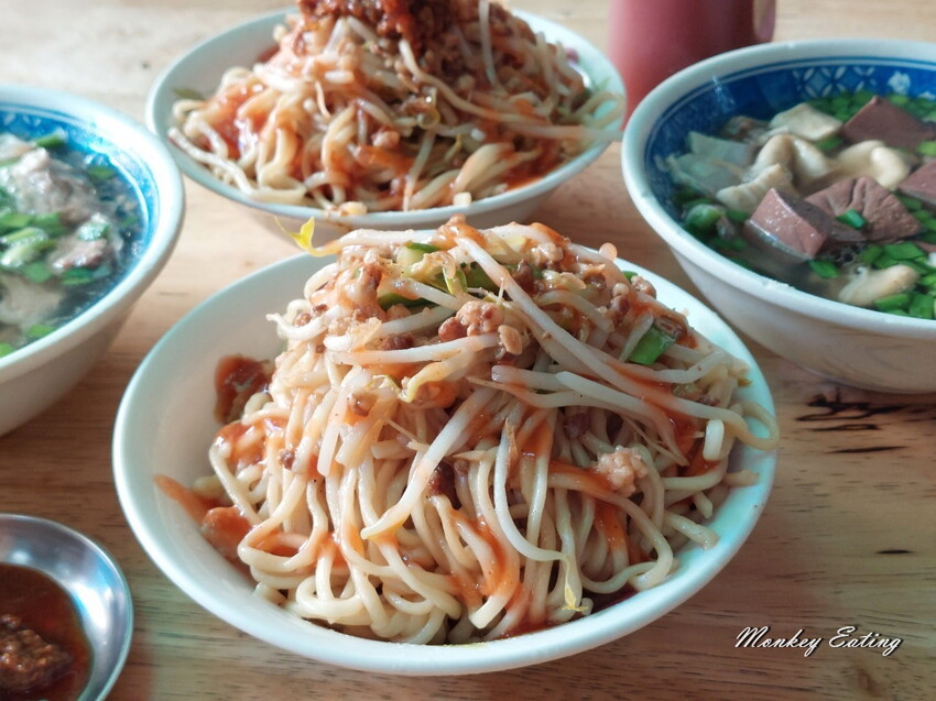 【台中后里】炸粿生｜人氣炸蚵嗲肉嗲炒麵，后里三代老店，隱藏后里第一公有零售市場美食 - 貪吃猴的幻想